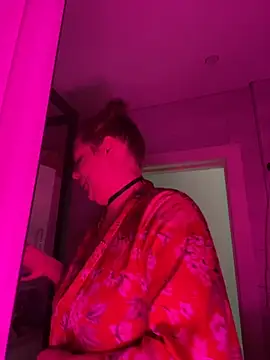 Snapshot of SuzieMurray chatting on September 16, 10:27 am SuzieMurray online show from September 16, 10:27 am