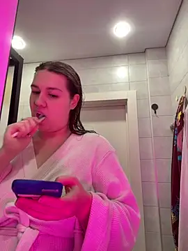 Snapshot of SuzieMurray chatting on October 22, 10:48 am SuzieMurray online show from October 22, 10:48 am