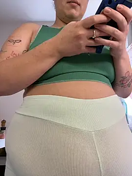 Snapshot of SuzieMurray chatting on October 23, 10:14 am SuzieMurray online show from October 23, 10:14 am