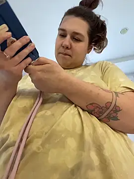 Snapshot of SuzieMurray chatting on October 27, 10:08 am SuzieMurray online show from October 27, 10:08 am