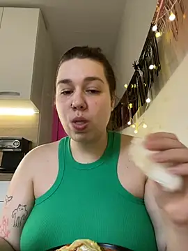 Snapshot of SuzieMurray chatting on November 5, 9:09 am SuzieMurray online show from November 5, 9:09 am