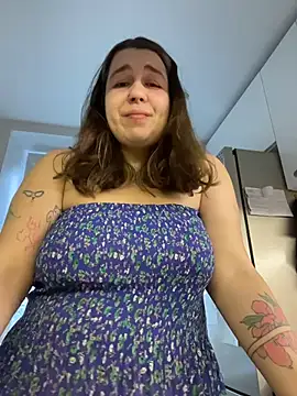 Snapshot of SuzieMurray chatting on November 9, 7:28 am SuzieMurray online show from November 9, 7:28 am