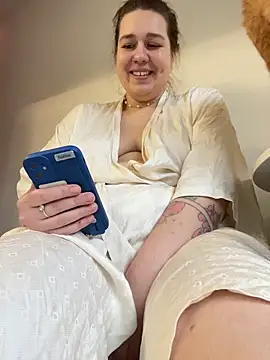 Snapshot of SuzieMurray chatting on November 11, 12:27 pm SuzieMurray online show from November 11, 12:27 pm