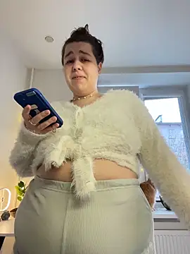 Snapshot of SuzieMurray chatting on November 12, 8:48 am SuzieMurray online show from November 12, 8:48 am