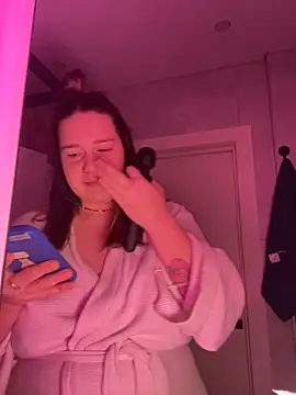 Snapshot of SuzieMurray chatting on November 20, 8:14 am SuzieMurray online show from November 20, 8:14 am