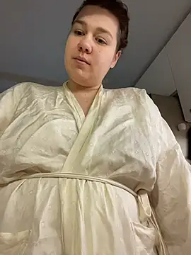 Snapshot of SuzieMurray chatting on December 4, 7:17 am SuzieMurray online show from December 4, 7:17 am