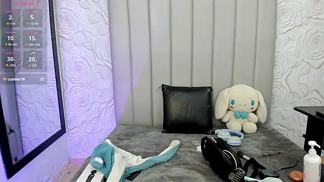 AlexaFoxy18 online show from March 6, 6:32 am