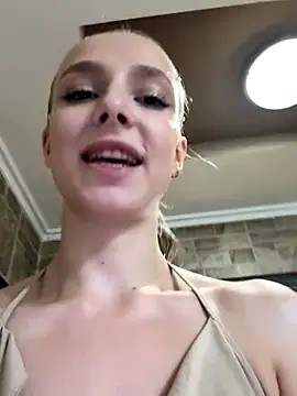 Snapshot of CaseyStar chatting on December 4, 1:53 pm CaseyStar online show from December 4, 1:53 pm