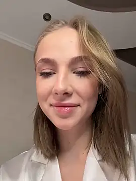 Snapshot of CaseyStar chatting on December 18, 9:47 am CaseyStar online show from December 18, 9:47 am