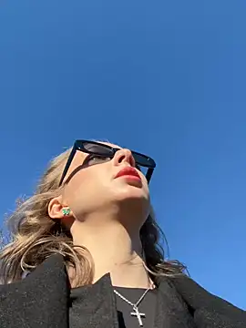 Snapshot of CaseyStar chatting on January 10, 10:17 am CaseyStar online show from January 10, 10:17 am