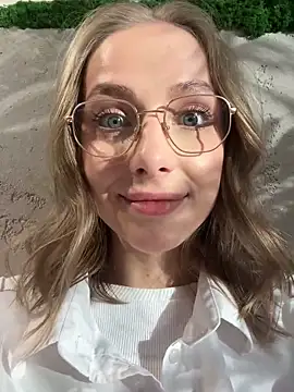 Snapshot of CaseyStar chatting on January 29, 1:07 pm CaseyStar online show from January 29, 1:07 pm