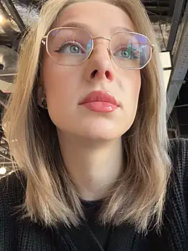 Snapshot of CaseyStar chatting on February 10, 9:25 am CaseyStar online show from February 10, 9:25 am