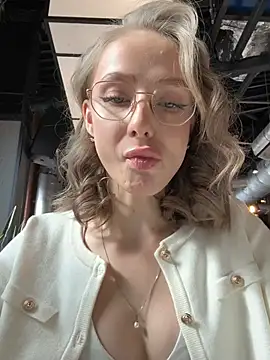 Snapshot of CaseyStar chatting on February 20, 9:33 am CaseyStar online show from February 20, 9:33 am