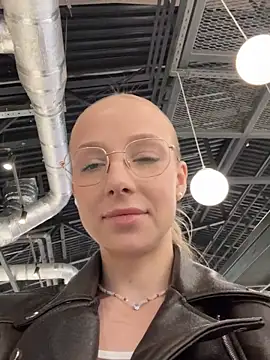 Snapshot of CaseyStar chatting on March 17, 9:33 am CaseyStar online show from March 17, 9:33 am