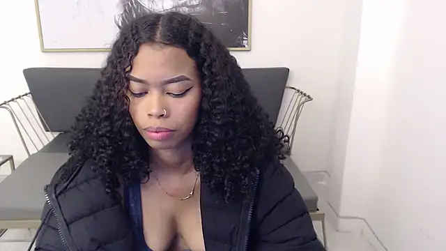 Snapshot of Shenna_brunette_ chatting on December 15, 1:11 pm Shenna brunette  online show from December 15, 1:11 pm