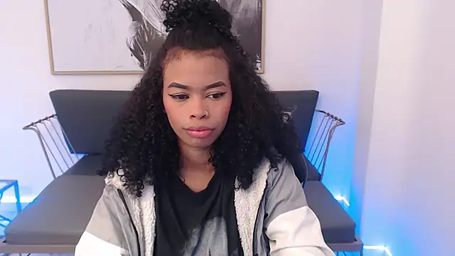 Snapshot of Shenna_brunette_ chatting on December 18, 1:12 pm Shenna brunette  online show from December 18, 1:12 pm