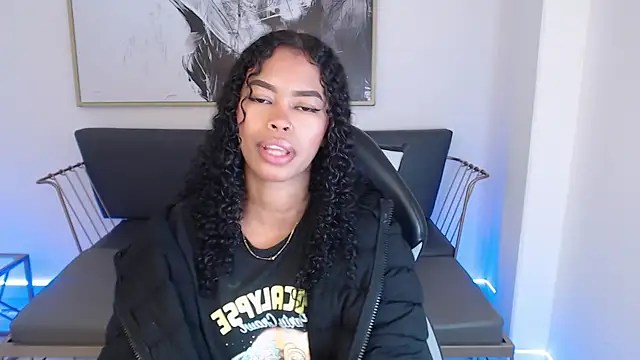 Snapshot of Shenna_brunette_ chatting on December 20, 1:11 pm Shenna brunette  online show from December 20, 1:11 pm