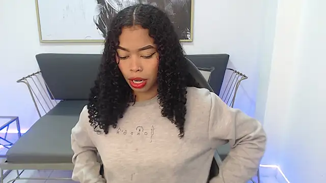 Snapshot of Shenna_brunette_ chatting on December 22, 1:11 pm Shenna brunette  online show from December 22, 1:11 pm
