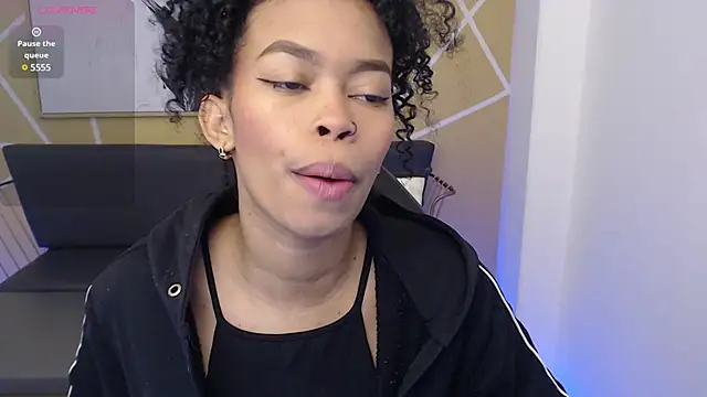 Snapshot of Shenna_brunette_ chatting on March 7, 1:07 pm Shenna brunette  online show from March 7, 1:07 pm