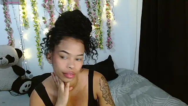 Snapshot of Shenna_brunette_ chatting on October 4, 9:02 pm Shenna brunette  online show from October 4, 9:02 pm