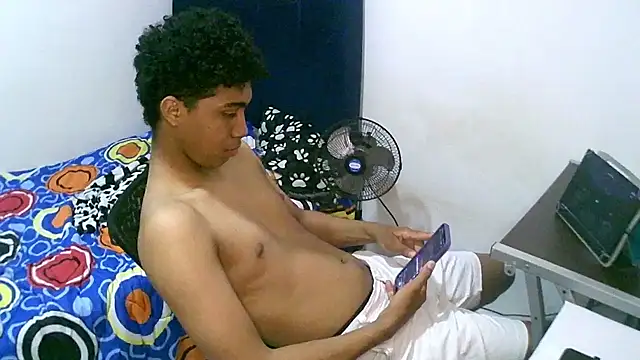 Snapshot of sexy_diamante_ chatting on September 21, 10:22 pm sexy diamante online show from September 21, 10:22 pm