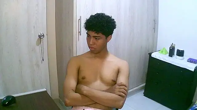 Snapshot of sexy_diamante_ chatting on September 29, 1:44 am sexy diamante online show from September 29, 1:44 am