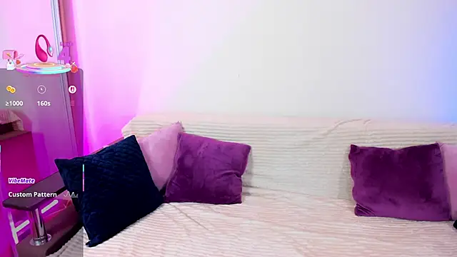 Snapshot of MelodyHudson chatting on October 25, 8:22 am MelodyHudson online show from October 25, 8:22 am