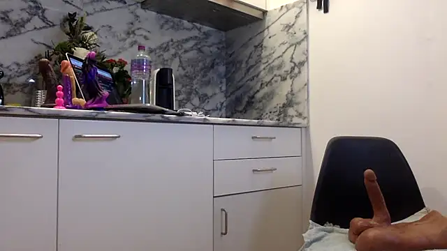 Snapshot of brazilianbbinuk chatting on March 8, 6:10 am brazilianbbinuk online show from March 8, 6:10 am