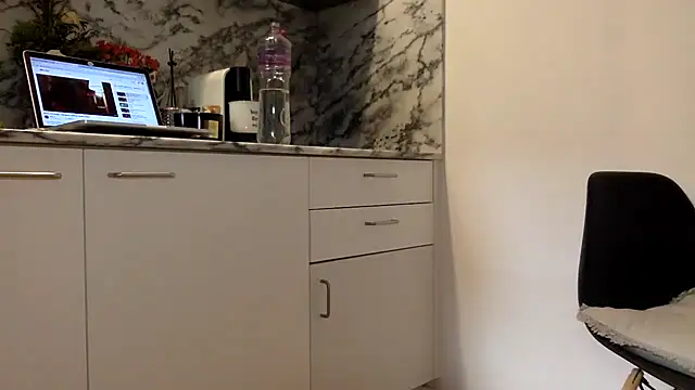 Snapshot of brazilianbbinuk chatting on March 18, 7:52 am brazilianbbinuk online show from March 18, 7:52 am