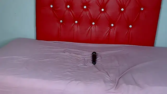 EbonyBentley online show from September 28, 6:35 pm