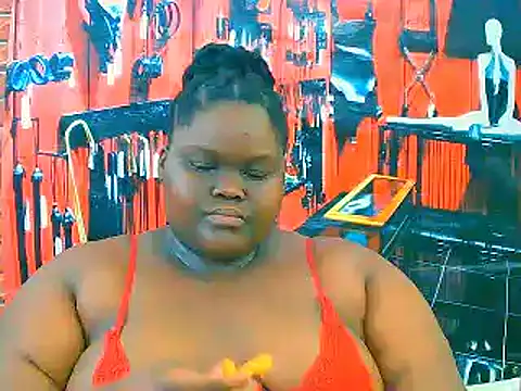 Snapshot of EbonyHotBuns chatting on November 9, 7:01 pm EbonyHotBuns online show from November 9, 7:01 pm