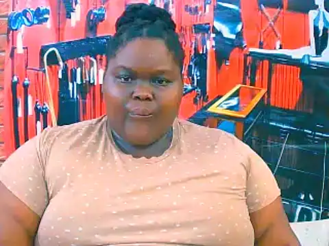 Snapshot of EbonyHotBuns chatting on November 11, 7:36 pm EbonyHotBuns online show from November 11, 7:36 pm