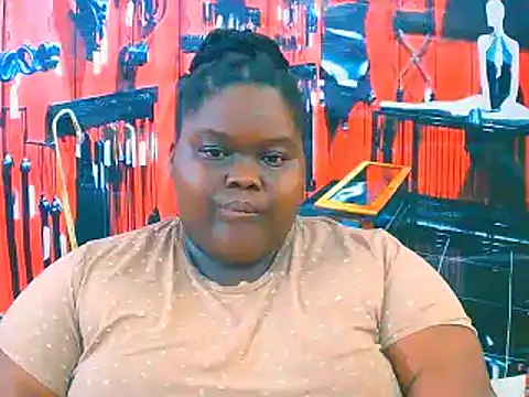 Snapshot of EbonyHotBuns chatting on November 16, 9:20 pm EbonyHotBuns online show from November 16, 9:20 pm