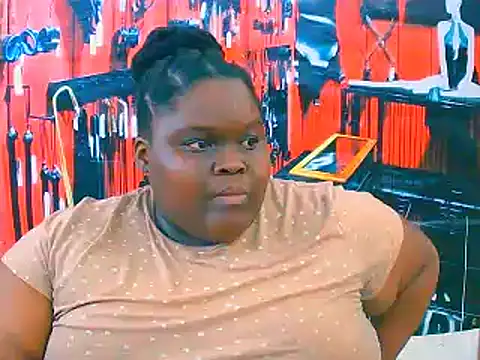 Snapshot of EbonyHotBuns chatting on November 17, 10:21 am EbonyHotBuns online show from November 17, 10:21 am