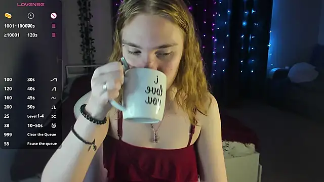 Snapshot of ReddHotPipper chatting on February 14, 1:02 am ReddHotPipper online show from February 14, 1:02 am