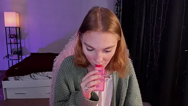 Snapshot of ReddHotPipper chatting on October 22, 3:29 am ReddHotPipper online show from October 22, 3:29 am