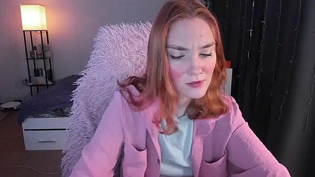 Snapshot of ReddHotPipper chatting on February 1, 3:27 am ReddHotPipper online show from February 1, 3:27 am