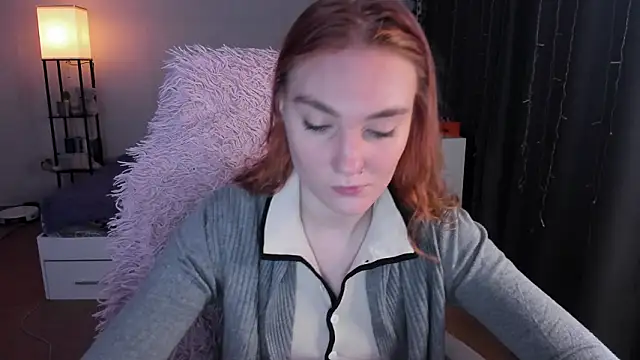 Snapshot of ReddHotPipper chatting on February 4, 3:23 am ReddHotPipper online show from February 4, 3:23 am