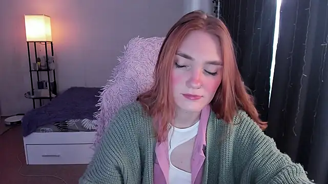 Snapshot of ReddHotPipper chatting on February 13, 3:35 am ReddHotPipper online show from February 13, 3:35 am