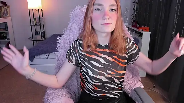 Snapshot of ReddHotPipper chatting on February 18, 3:24 am ReddHotPipper online show from February 18, 3:24 am