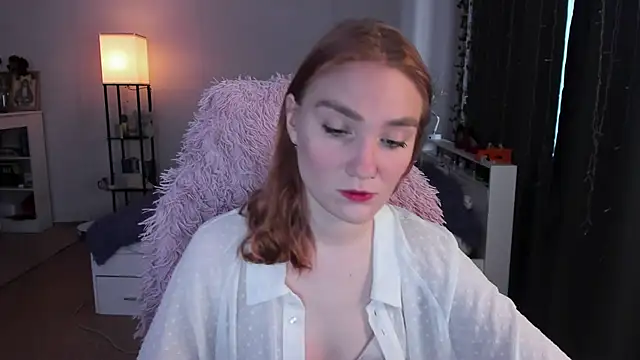 Snapshot of ReddHotPipper chatting on February 19, 3:35 am ReddHotPipper online show from February 19, 3:35 am