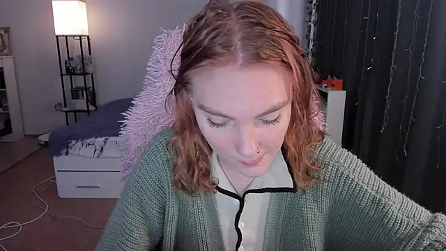 Snapshot of ReddHotPipper chatting on February 28, 3:40 am ReddHotPipper online show from February 28, 3:40 am