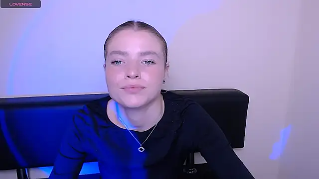 Snapshot of MissOliviaa_ chatting on October 28, 1:58 pm MissOliviaa online show from October 28, 1:58 pm