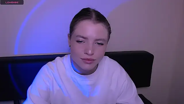 Snapshot of MissOliviaa_ chatting on November 1, 8:27 am MissOliviaa online show from November 1, 8:27 am