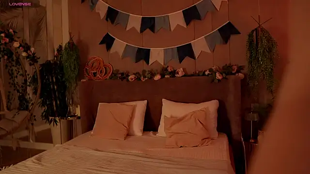 Snapshot of Smiley_Mia chatting on October 5, 5:17 am Smiley Mia online show from October 5, 5:17 am