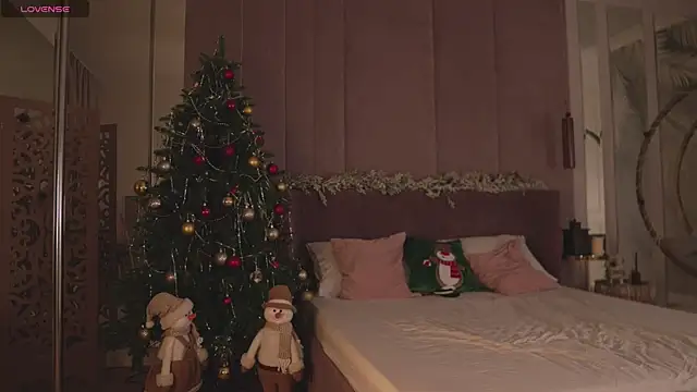 Snapshot of Smiley_Mia chatting on December 14, 5:02 am Smiley Mia online show from December 14, 5:02 am