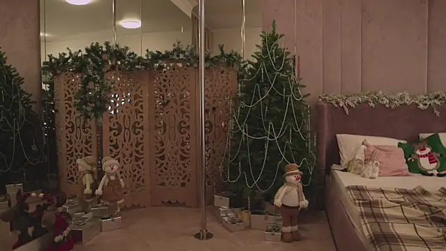 Snapshot of Smiley_Mia chatting on December 20, 5:03 am Smiley Mia online show from December 20, 5:03 am