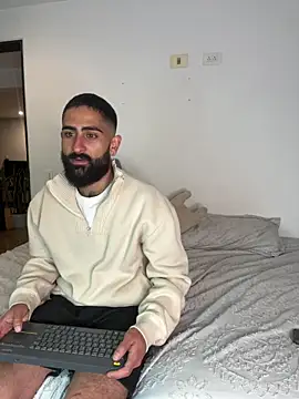 Snapshot of Drogamma chatting on November 7, 12:10 am Drogamma online show from November 7, 12:10 am