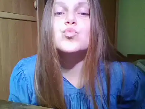 Snapshot of Evasapples chatting on December 13, 4:05 pm Evasapples online show from December 13, 4:05 pm