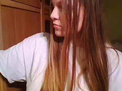 Snapshot of Evasapples chatting on December 22, 8:14 pm Evasapples online show from December 22, 8:14 pm